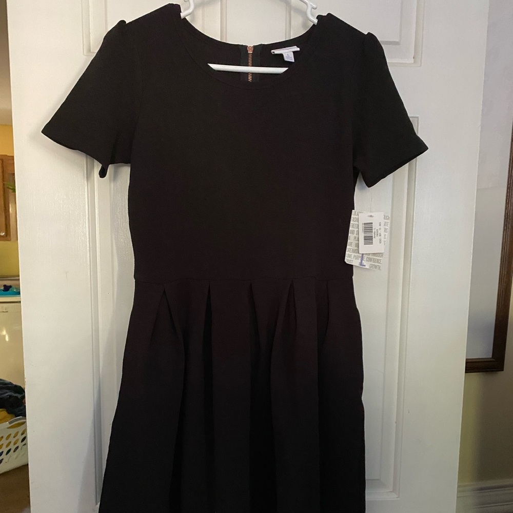 NWT solid black Lularoe Amelia dress size large rose gold zipper and pockets!